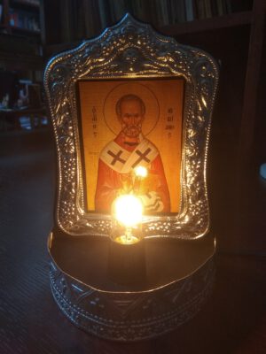 Püha Nikolai ikoon elektrilambiga