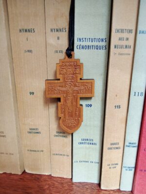 Puust ristikujuline ripats (1)