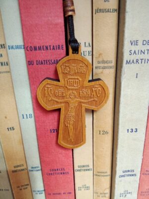 Puust ristikujuline ripats (2)