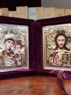 Riidest kaantega Kristuse ja Jumalaema kaksikikoon (15 x 13 cm, tumepunane)