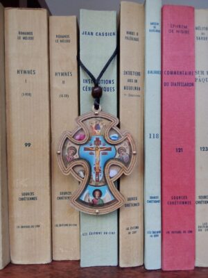 Ristikujuline ripats ikoonidega