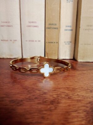 Metallist käevõru valge ristiga, 1