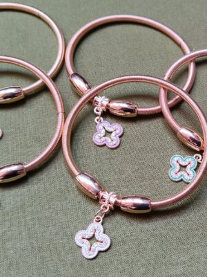 Ripatsiga käevõru (valikus 5 erinevat värvi)