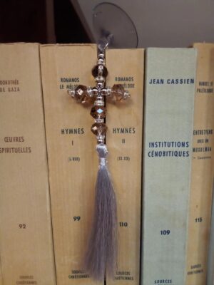 Ristikujuline ripats (pruun)